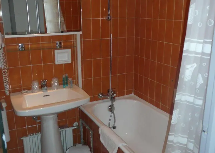 Hotell Jardin Croisette 3*