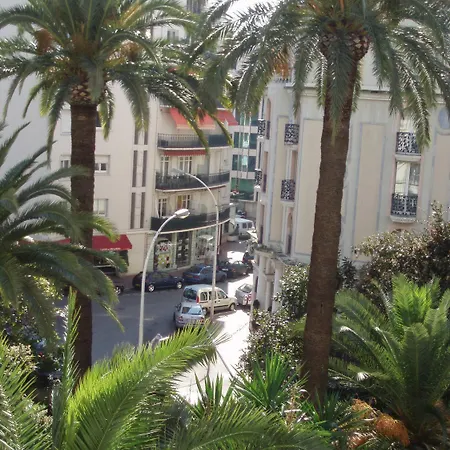 ホテル Jardin Croisette カンヌ